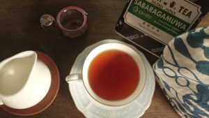 サバラガムワ、ティーカップ一杯目