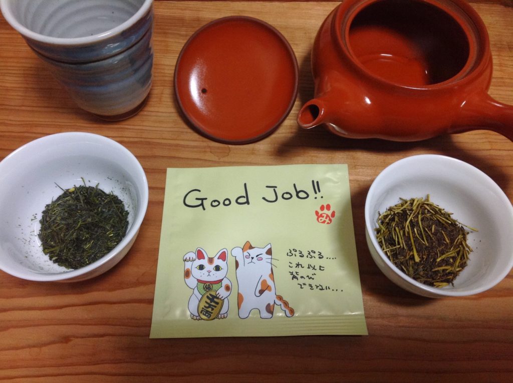 緑茶とほうじ茶。炒る前と炒った後。