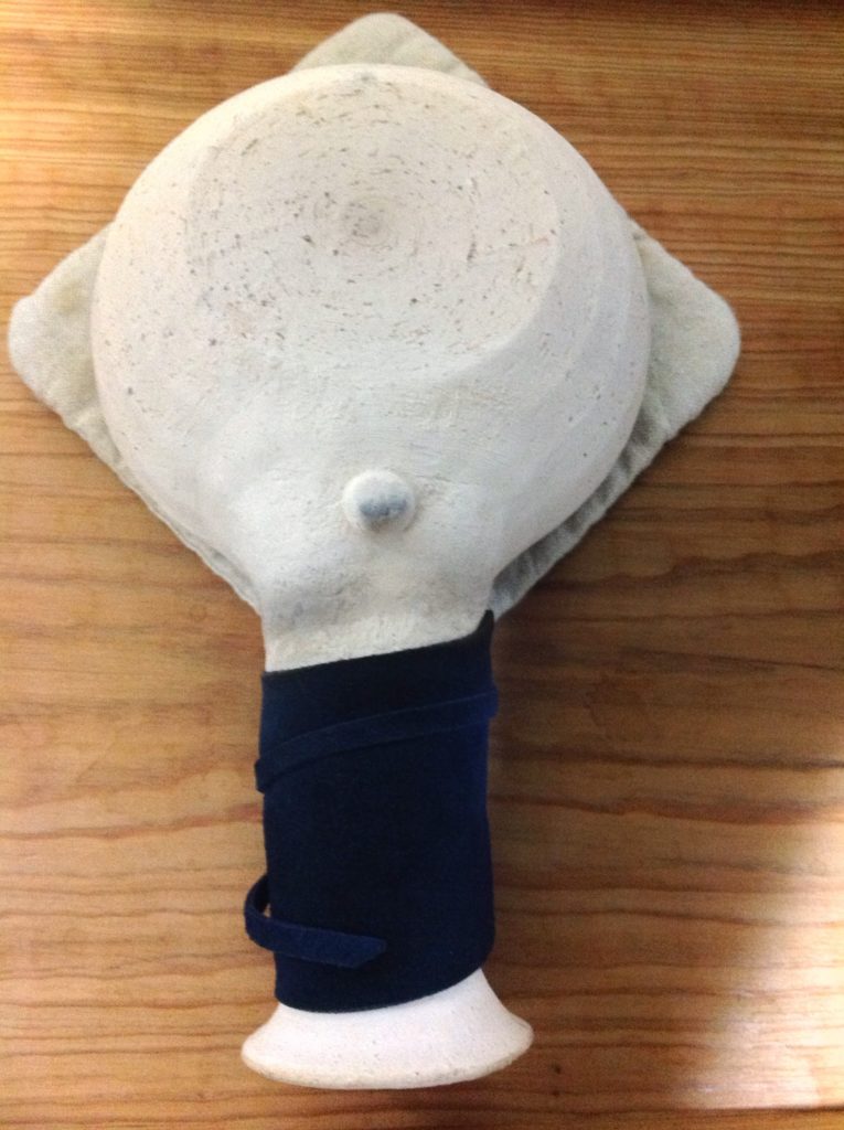 「ほうろく」の裏側。炒りたてほうじ茶を作る道具をひっくり返してます。