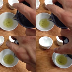 宝瓶(ほうひん)の使い方。湯飲み茶わんへの注ぎ方。