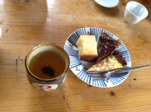 お酒を使った上等な近江のカステラと童仙房在来ほうじ茶