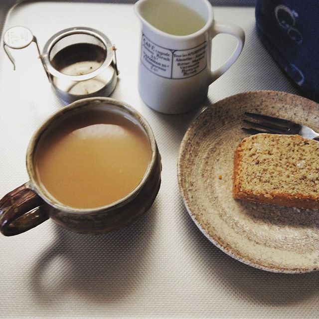 お土産のパウンドケーキとお預けの紅茶と一緒に。 #teatime #ミルクティー #なつですね (Instagram)