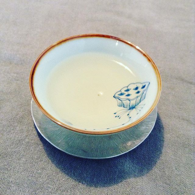 目の前のものを戴いているから、それのことを考えてるとは決まってないよね。氷だし？お湯だし？種類どう違うの？そんなことを浮かんでは消え、消えては浮かんだ先日は、まったりした午後でした。 #お茶の時間 #可笑的花 #玉造 (Instagram)