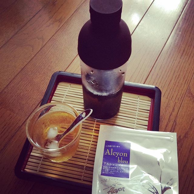 涼しげ〜♪ #アルション #水出し紅茶 #フィルターインボトル 小 (Instagram)