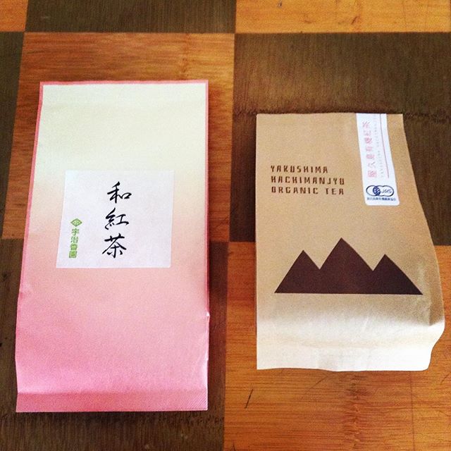 飲み比べ、2セット目。どんなかなぁ。 #種ノ箱 #宰 #和紅茶 #飲み比べ (Instagram)