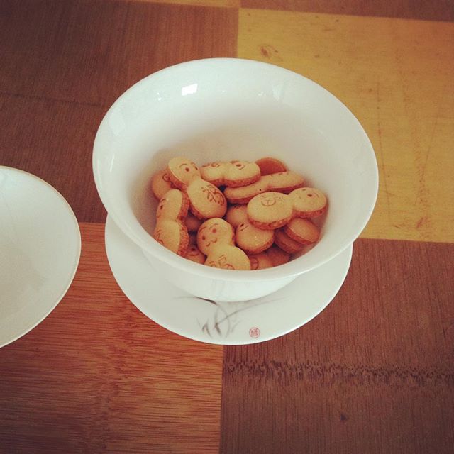 やっぱり福だるまはカワイイ。 #種ノ箱 #宰 #和紅茶 #飲み比べ やってます。 (Instagram)