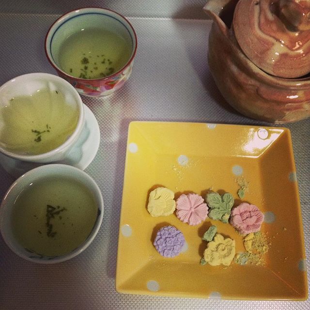 カケル想い、コボレル想い、おもいおもい… #お茶の時間 #吟遊茶人 (Instagram)