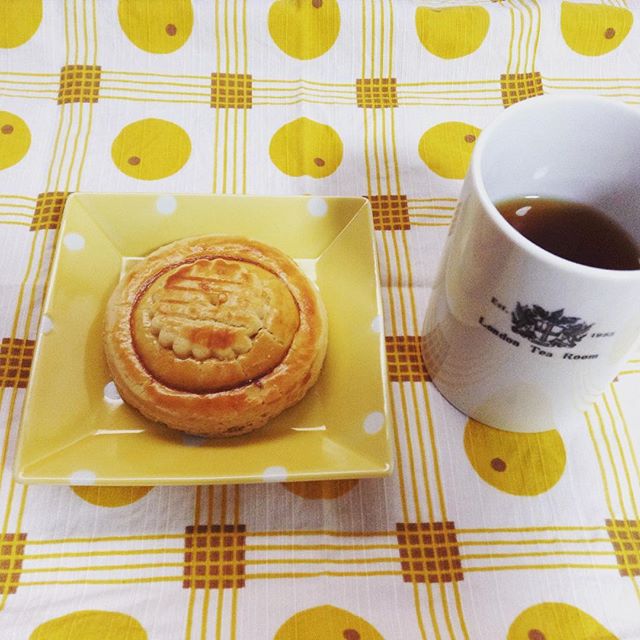 ちゃいろのセカイ(^_−)−☆ #teatime #しまんとレッド #生姜紅茶 #クッキー (Instagram)