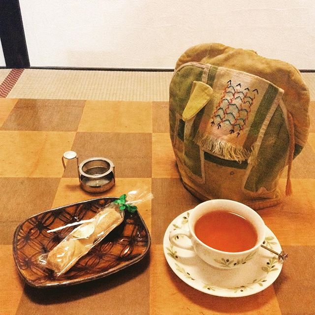 畳の部屋で和紅茶♪ #teatime #種ノ箱 #tukigase #benihikari (Instagram)