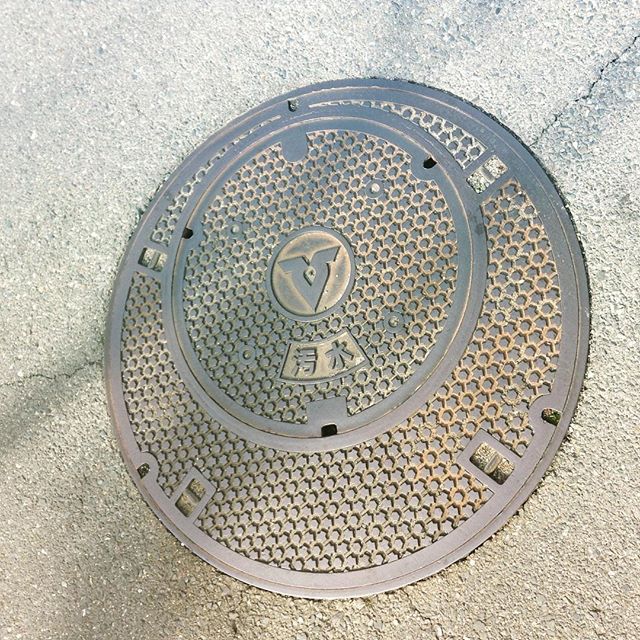 地元に入れ子のマンホール発見！ #マンホール #羽曳野市 #入れ子 #めずらしい (Instagram)