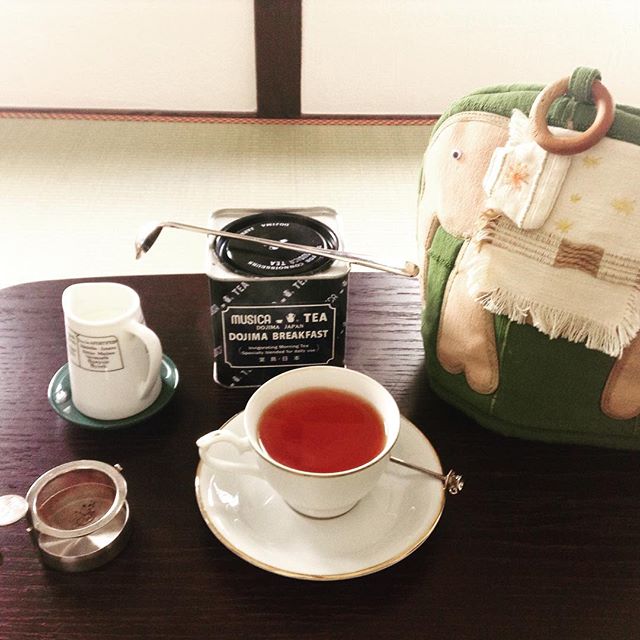 本日2/4(土)、種ノ箱は19:00まで、ムジカティーの紅茶を飲む会をやってます。お気軽にどうぞ。#種ノ箱 #大阪 #玉造 #露地再生複合施設  #宰 #つかさ #ムジカティー #紅茶 (Instagram)