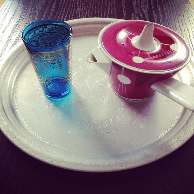 新年度ですね！新入りのおぼんと急須をどう使うか思案中〜#お茶の時間 (Instagram)