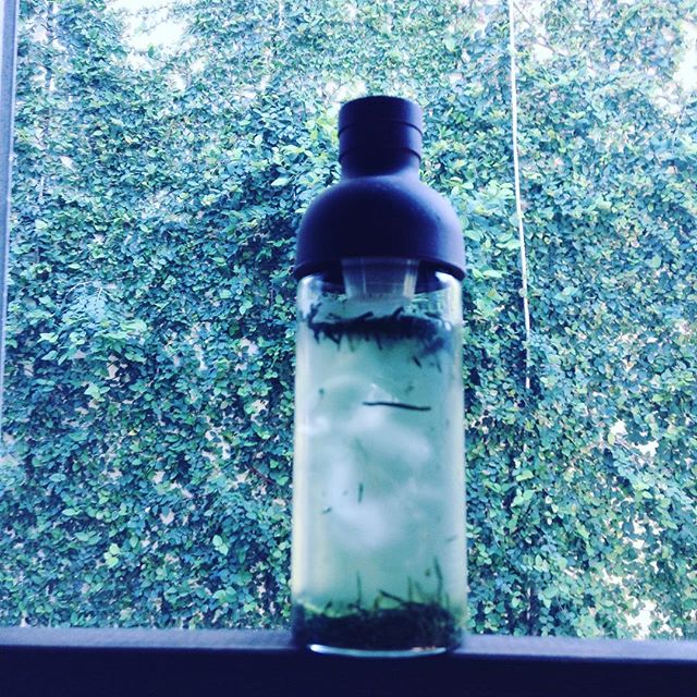 明日は、日本茶新世界！こんなのもやろかな、思ってます!(^^)! ＼日本茶新世界！(いれ方編)／5/21（日）に開催される「いばらき×立命館デー」。まちライブラリー＠OICで、きっと体験したことのない日本茶の世界に触れる「いれ方」を体験できるミニイベントを行います。是非ともご参加ください〜https://www.facebook.com/events/481853435271623/より抜粋。今年3年目を迎える「まちライブラリー＠OIC」では、5/21（日）に「いばらき×立命館デー」の開催と合わせて、一箱古本市と本を持ち寄るミニイベントを開催します。 ■■　ミニイベント　■■ 【日本茶新世界！(いれ方編)】時間：13:30-14:30日本茶のエキスパートである日本茶インストラクターが、あなたを日本茶の新しい世界へご案内。カタリスト：秋保 強本のテーマ：日本茶、お茶参加費：500円（お茶とお菓子代）要申し込み：takiho@chaai.info（先着6名） (Instagram)