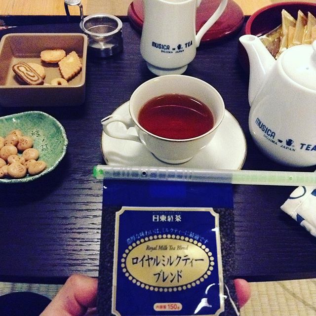 わちゃわちゃした日も、もう少しで終わり。ポット小で、コレで一息。 #種ノ箱 #紅茶 (Instagram)