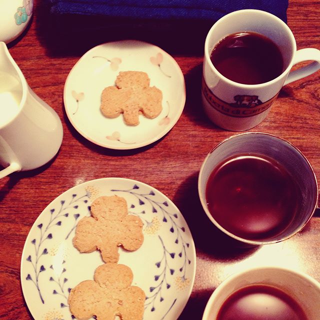 古い写真なんだけれども、teatimeで団らんを。 #teatime #thankyou (Instagram)