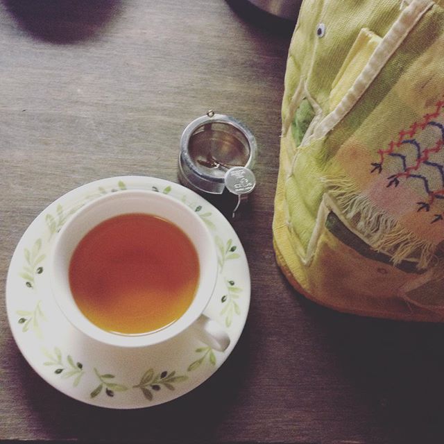 日本の紅茶というよりも、和紅茶という方が雰囲気がやわらかい気がする。言葉が定着したのかなぁ。 #種ノ箱 #国産紅茶 #和紅茶 #べにひかり #月ヶ瀬健康茶園 (Instagram)