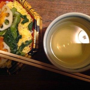ちらし寿司と阿波晩茶