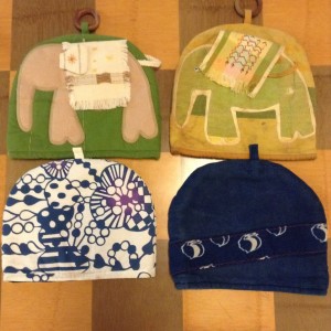 ティーコジーたち。上二つがゾウ。左下がキノコ。右下が河内木綿のウサギ。