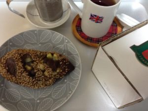 新しいティーマグ。引っ越し直後にうっかりティーマグの飲み口が欠けてしまい、新しく購入した時の写真。(2016-7-31)