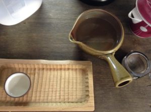 白茶を飲みながら、どうすれば美味しくなるか考える。