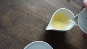 一煎目より二煎目は待ち時間が半分くらいで注ぎます