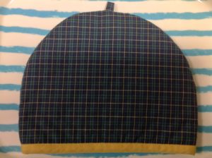 最初に購入したティーコジー。 実はリバーシブル。 気分を変えたいときはひっくり返します。