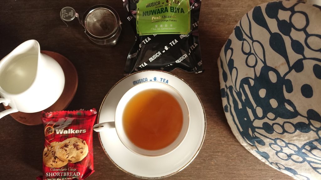 2020年入荷のピーククオリティーヌワラエリヤ。ティーカップ一杯目。