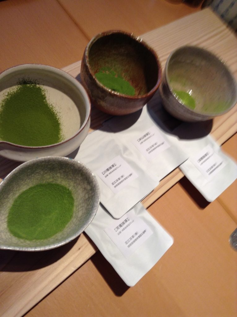 お抹茶の色の違いがわかりますか?