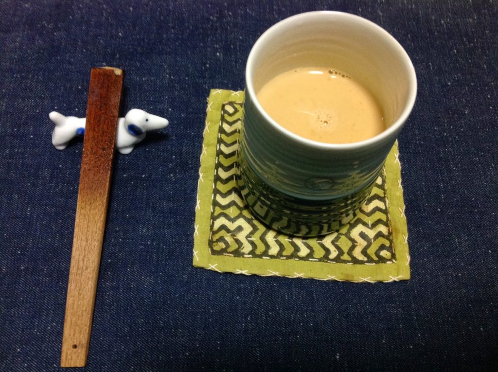 牛乳だけのチャイできあがり!