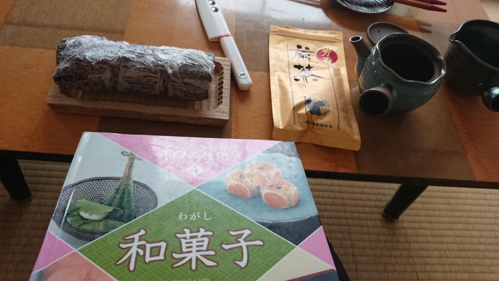 準備中!果物ナイフと煎茶を用意。楽しみ!