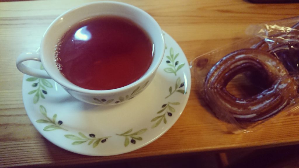 甘めのドーナツと紅茶